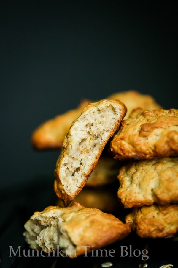 Banana and Oats Cookie Recipe-- - www.munchkintime.com #cookiesrecipe #bananarecipes