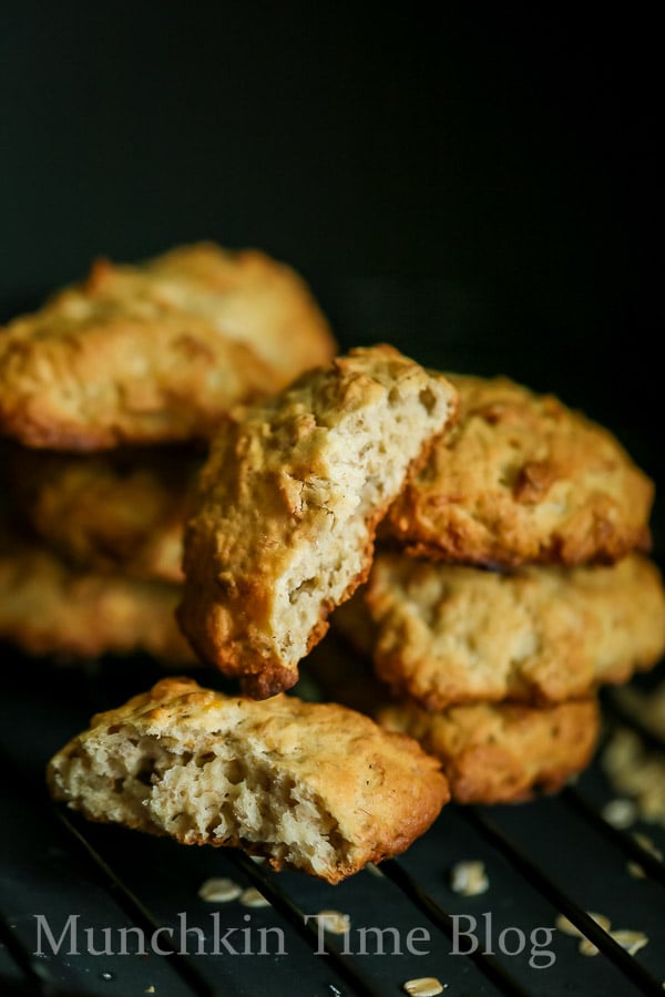 Banana and Oats Cookie Recipe-- - www.munchkintime.com #cookiesrecipe #bananarecipes