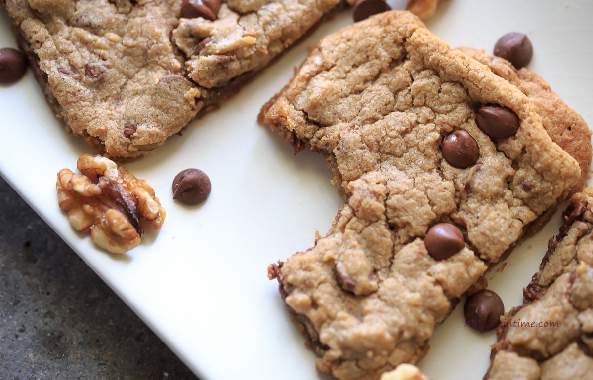 The Most Chewy Chocolate Chip and Walnuts Cookies