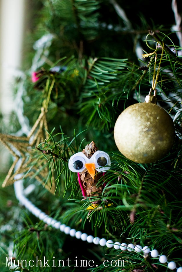 Easy Christmas craft for kids - Pinecone Owl