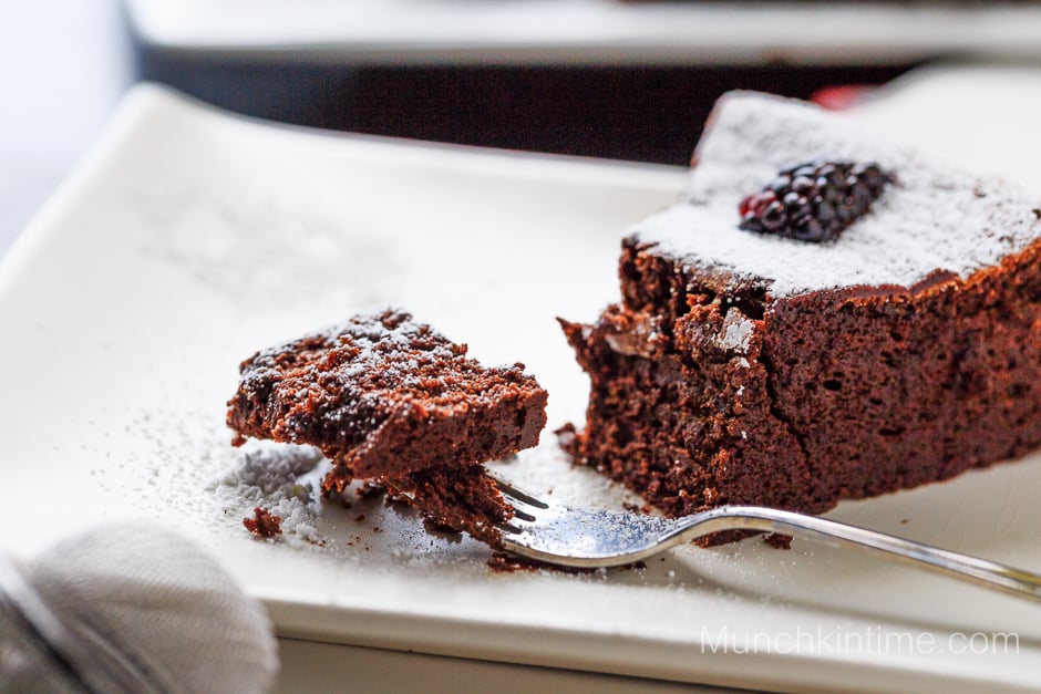 3 Ingredients Gluten Free Chocolate Cake