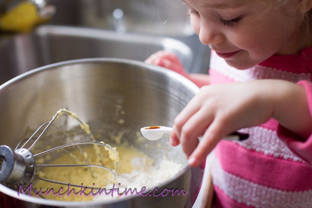 Easy #recipeforkids Best Strawberry Pie Recipe - easy step by step recipe with pictures. www.munchkintime.com