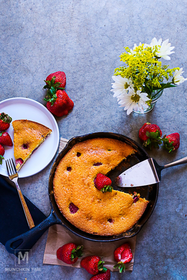 Fluffy like a cloud, moist and so delicious - Best Strawberry Pie Recipe -- #strawberrypierecipe #pierecipes
