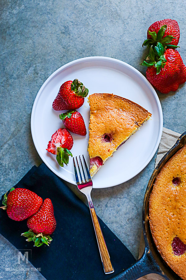 Fluffy like a cloud, moist and so delicious - Best Strawberry Pie Recipe -- #strawberrypierecipe #pierecipes