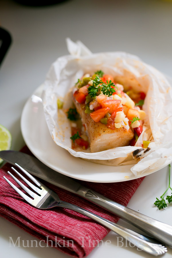 Oven Baked Alaskan Cod Parcels with Roasted Vegetables #codrecipe #dinnerrecipe www.munchkintime.com