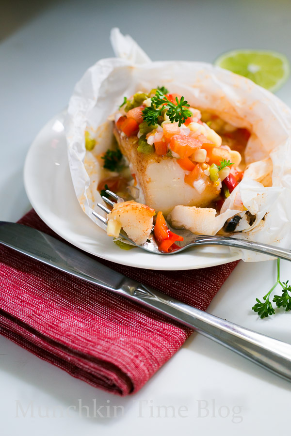 Oven Baked Alaskan Cod Parcels and Roasted Vegetables #codrecipe #dinnerrecipe www.munchkintime.com