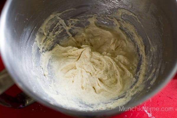 Scrumptious Strawberry Rhubarb Coffee Cake Recipe - www.munchkintime.com #dessertrecipe