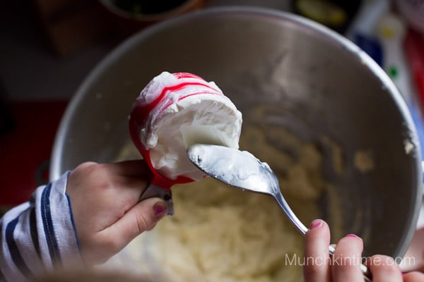 Scrumptious Strawberry Rhubarb Coffee Cake Recipe - www.munchkintime.com #dessertrecipe