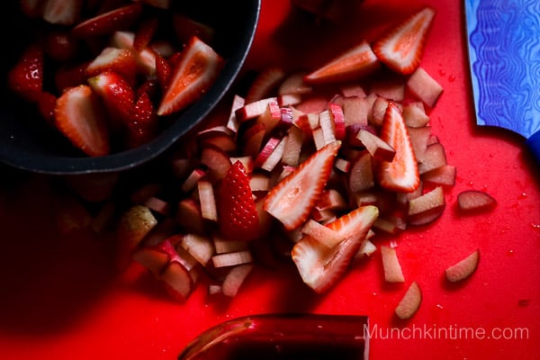 Strawberry Rhubarb Coffee Cake Recipe - www.munchkintime.com #dessertrecipe