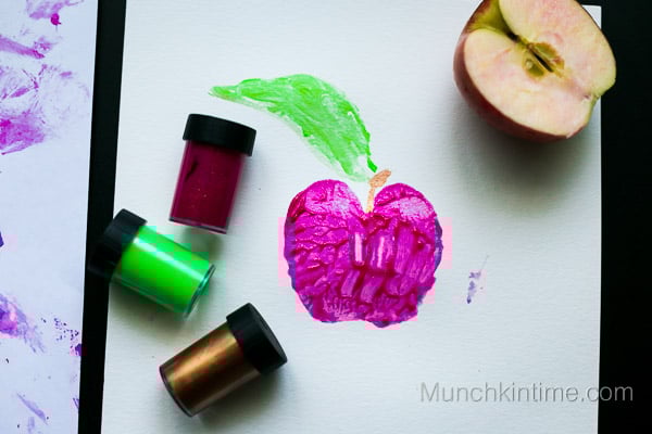 A is for Apple Fun Craft for Preschoolers -- www.munchkintime.com