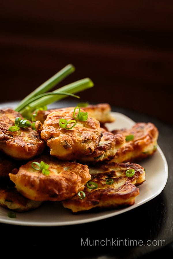 Chicken Pancakes with Green Onion // www.munchkintime.com