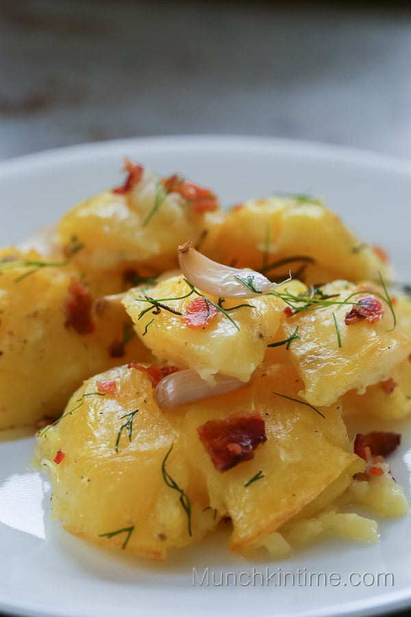 Perfect Roast Potatoes with Garlic and Rosemary 