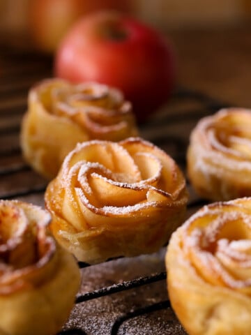 Apple Roses Dessert Recipe // www.munchkintime.com