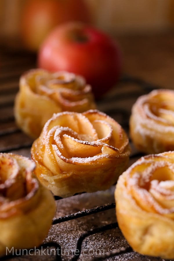 Apple Roses Dessert Recipe // www.munchkintime.com