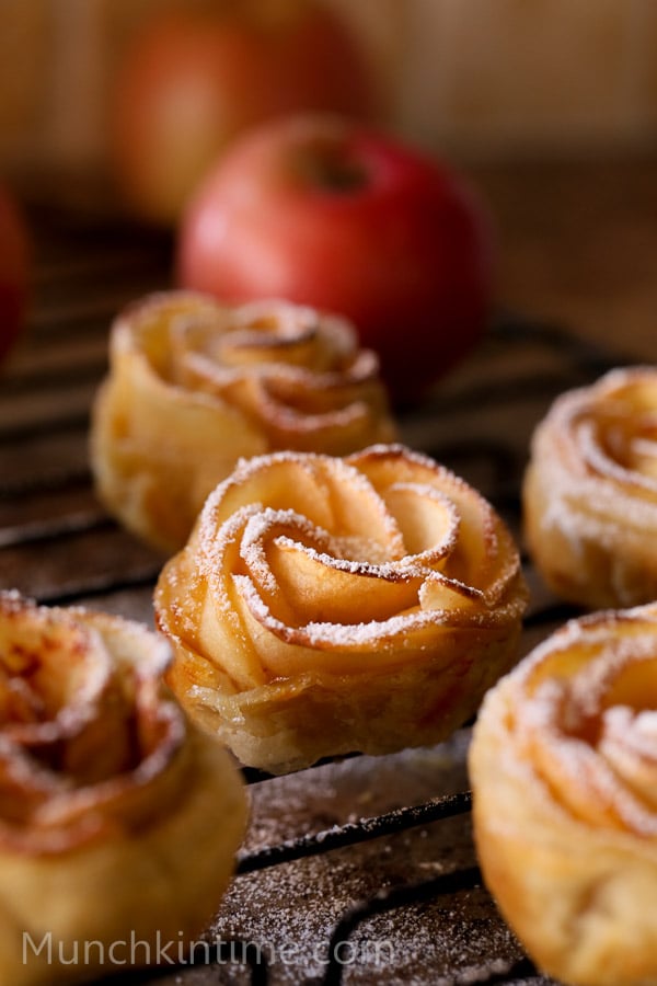 Apple Roses Dessert Recipe // www.munchkintime.com