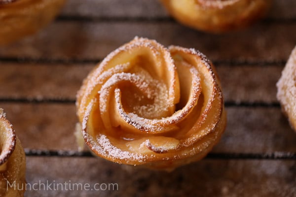 Apple Roses Dessert Recipe // www.munchkintime.com