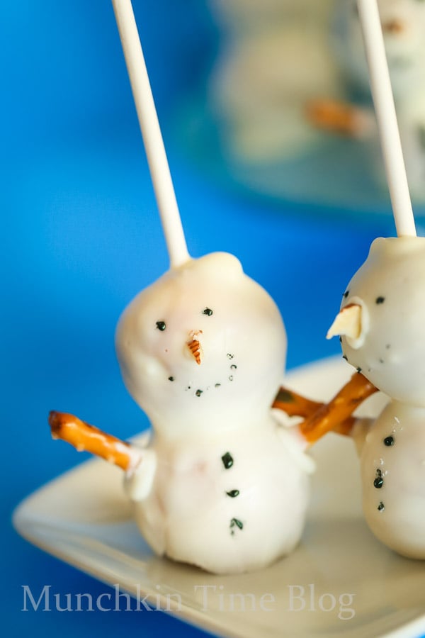 Do you want to build a #SNOWMAN CakePop? 