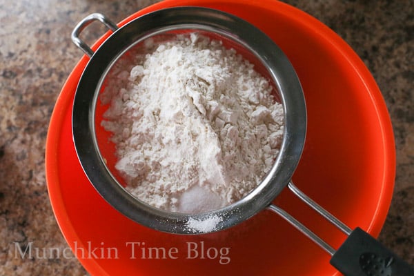 Hazelnut Cookies Recipe aka Russian Tea Cakes These Hazelnut Cookies will melt in your mouth - www.munchkintime.com #russianteacakes #cookierecipe