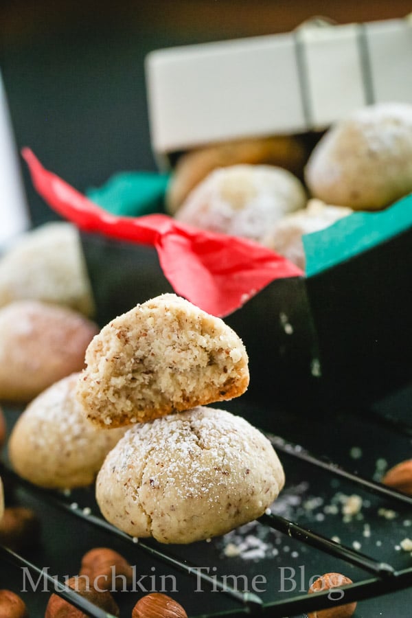 Hazelnut Cookies Recipe aka Russian Tea Cakes These Hazelnut Cookies will melt in your mouth - www.munchkintime.com #russianteacakes #cookierecipe