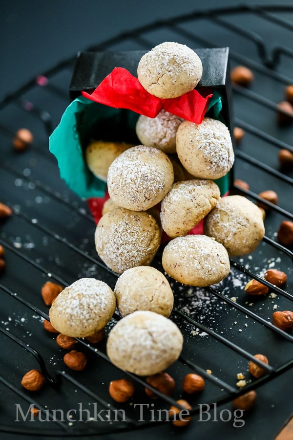 Hazelnut Cookies Recipe aka Russian Tea Cakes These Hazelnut Cookies will melt in your mouth - www.munchkintime.com #russianteacakes