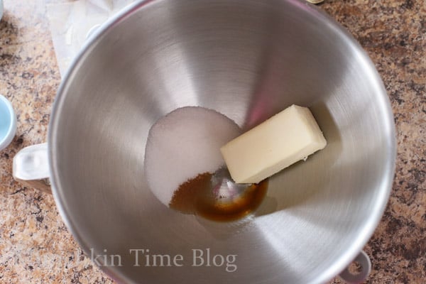 Hazelnut Cookies aka Russian Tea Cakes Recipe. These Hazelnut Cookies will melt in your mouth - www.munchkintime.com #russianteacakes #cookierecipe