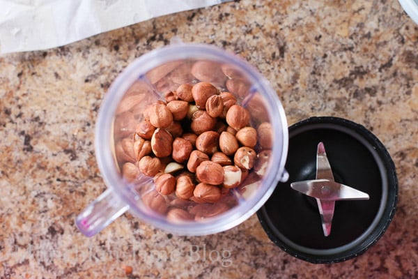 Hazelnut Cookies aka Russian Tea Cakes Recipe. These Hazelnut Cookies will melt in your mouth - www.munchkintime.com #russianteacakes #cookierecipe