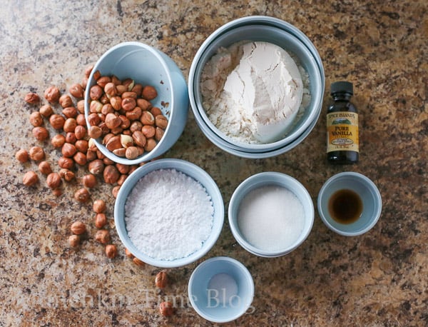 Hazelnut Cookies Recipe aka Russian Tea Cakes These Hazelnut Cookies will melt in your mouth - www.munchkintime.com #russianteacakes #cookierecipe