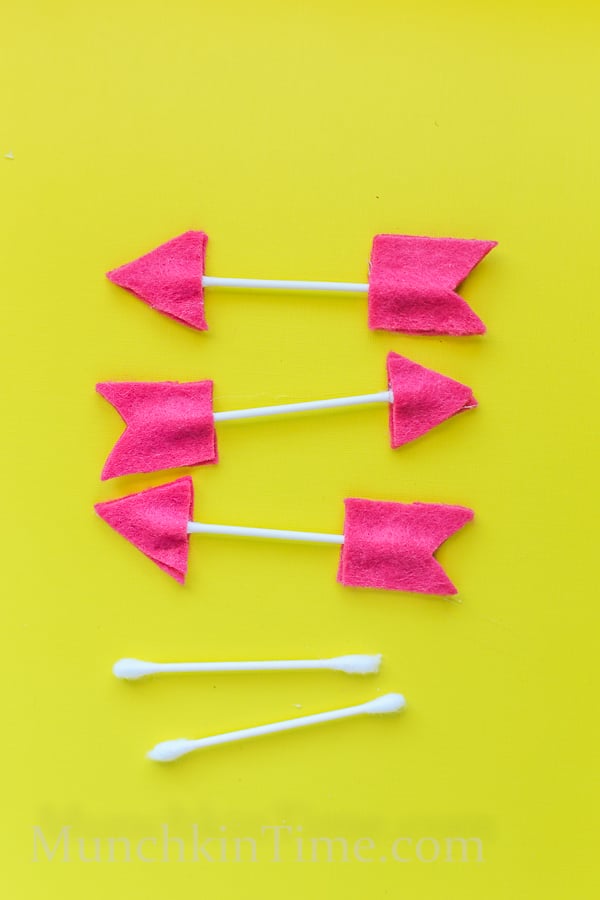 Qtip Felt Arrows by munchkintime -- www.munchkintime.com #kidscraft #qtip