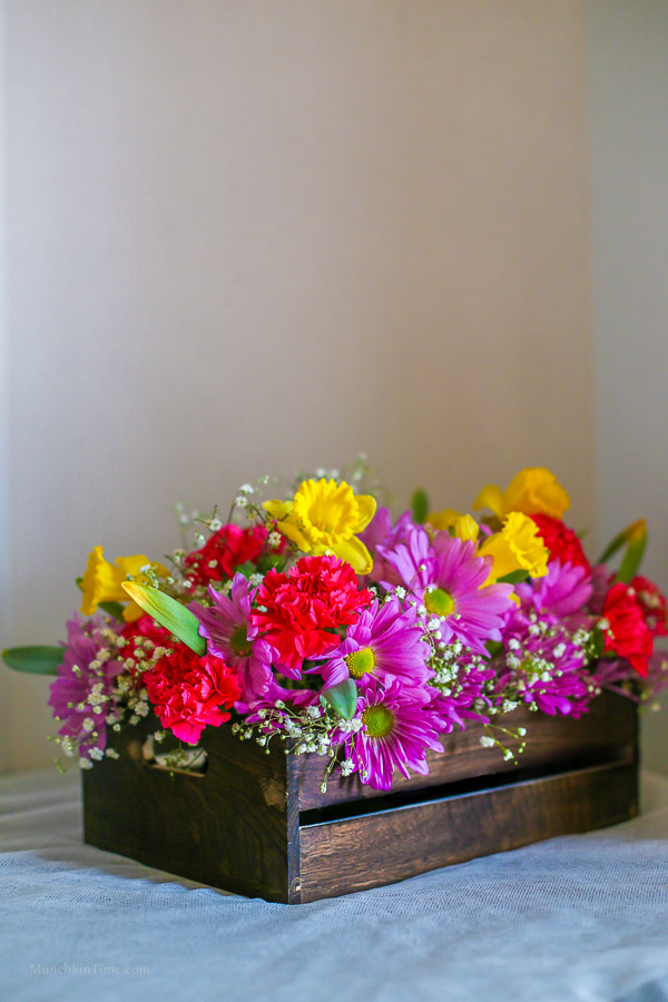 Easy dining table centerpieces flowers in a wooden box. 