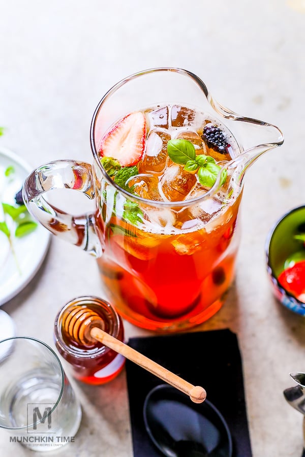 How to Make Iced Tea with Step by Step Tutorial - Delicious drink to enjoy on a hot summer day! -- #howtomakeicedtea #drinksrecipe