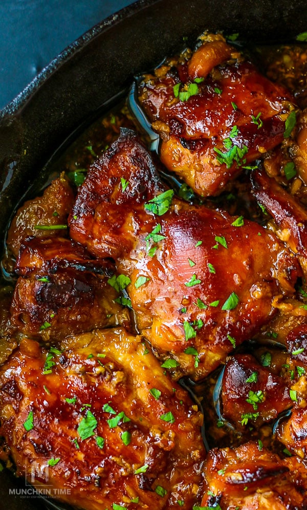 Chicken Thighs Recipe - tender and delicious chicken thighs. Super easy to make, finger licking dinner made ahead of time. // www.munchkintime.com