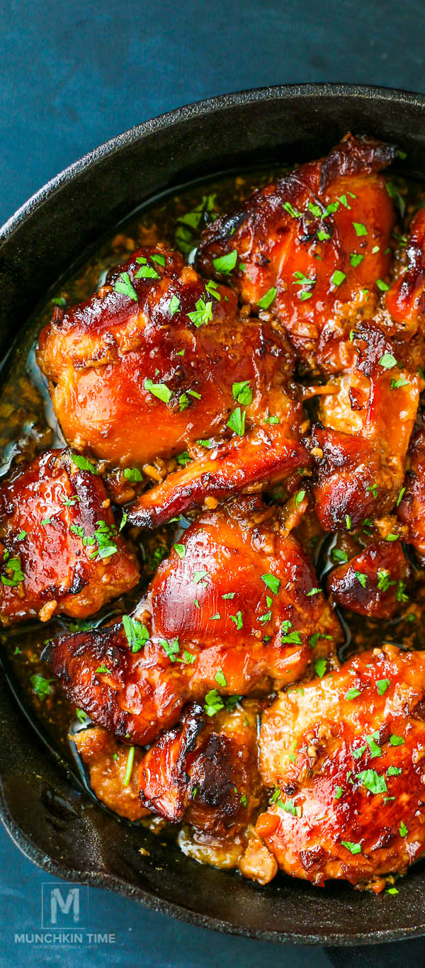 Honey Soy Chicken Thighs Recipe - tender and delicious honey soy chicken thighs. Super easy to make, finger licking dinner made ahead of time. // www.munchkintime.com