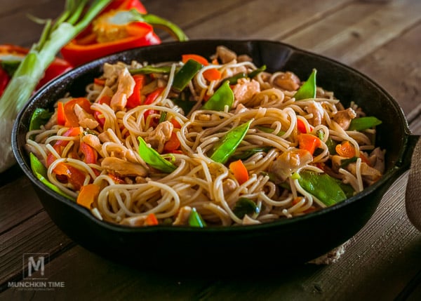 Chicken Stir Fry Easy Dinner Recipe - Munchkin Time
