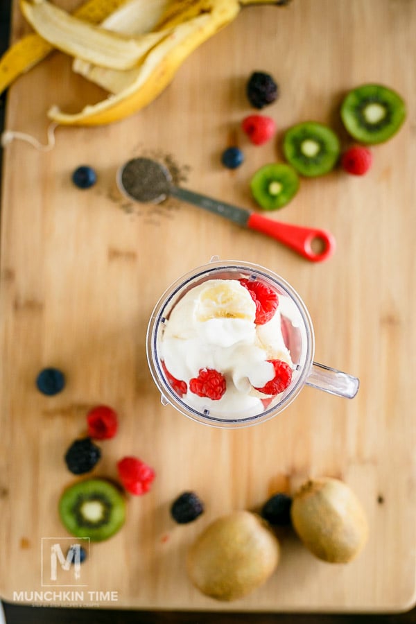 Raspberry Banana Smoothie Bowl Recipe - made of organic raspberries, banana, yogurt, apple juice and chai seeds. 