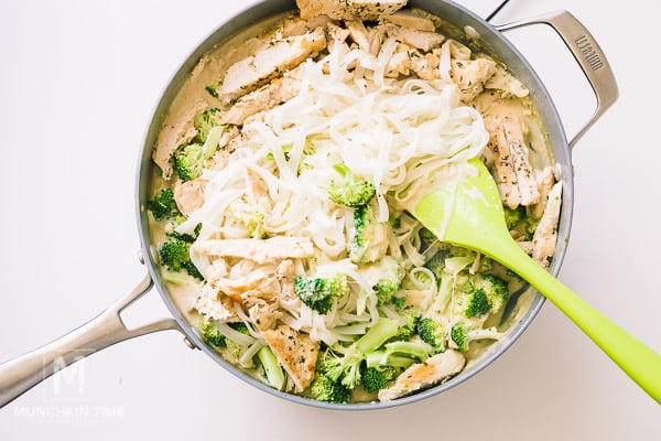 Creamy Chicken Pasta with Broccoli and Bacon Crumbs - Video Inside