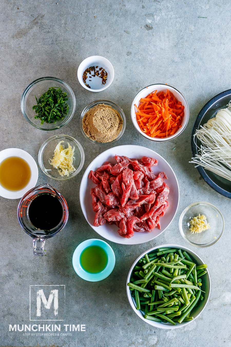 30 Minute Gluten-Free Beef Lo Mein Recipe (Video Inside) - Munchkintime.com