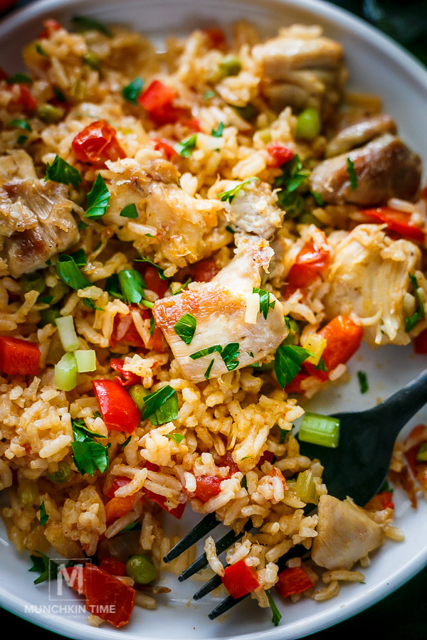 Easy Chicken Thighs Spanish Rice Recipe - an easy dinner idea! 