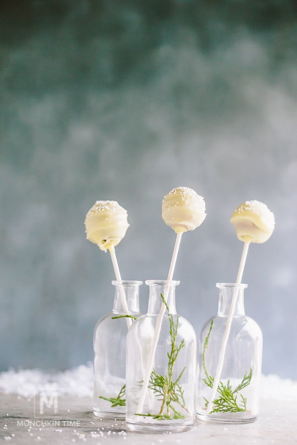 Vanilla Cake Pops with white frosting. Easy Christmas gift idea.