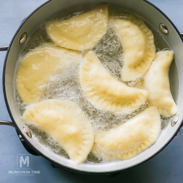 Delicious Potato Pierogi Recipe (Vareniki) - www.MunchkinTime.com 2018