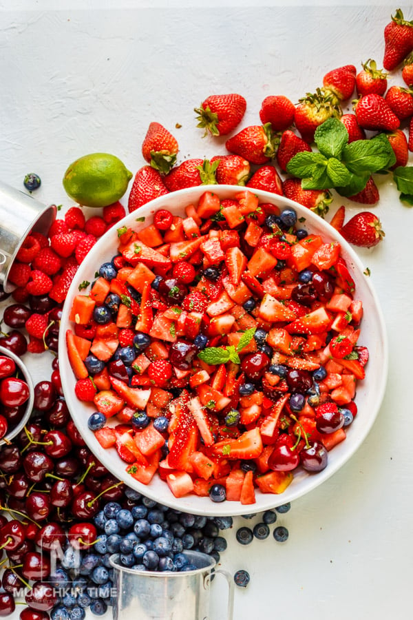 Refreshing Watermelon Salad Recipe - it is so good! #watermelonsalad #fruitsalad #strawberrysalad #blueberry #cherryrecipe