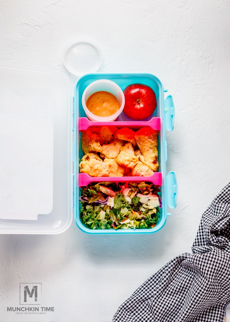Couple days ago, I took my daughter back to school shopping to Fred Meyer. Here is what she picked for for lunch box, it is called Smash Bento Style Lunch Box.