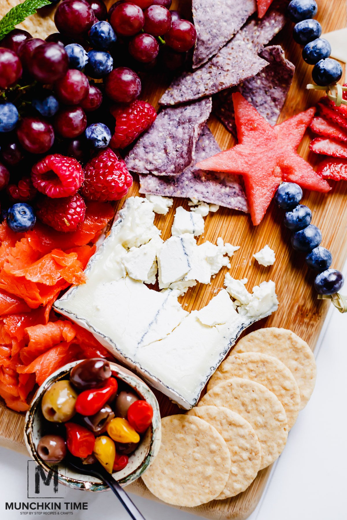 How to Make a Cheese Board - Memorial Day Recipe