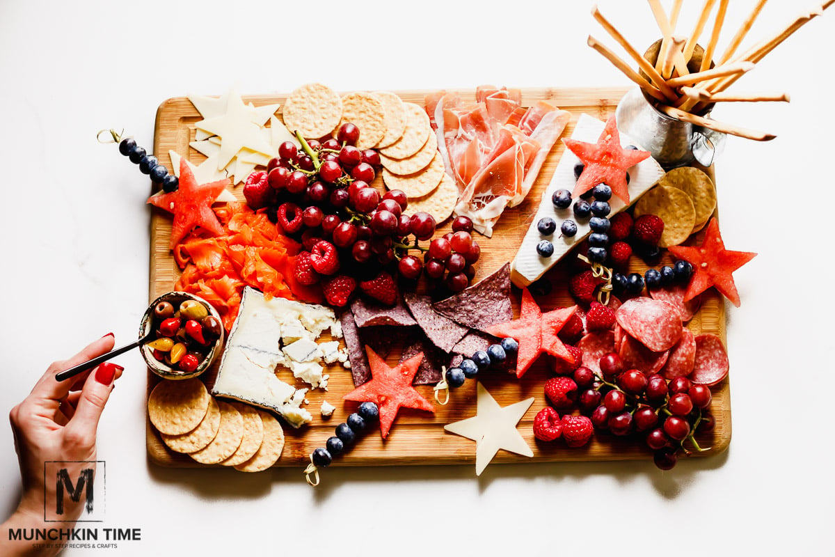 How to Make a Cheese Platter - Memorial Day Recipe