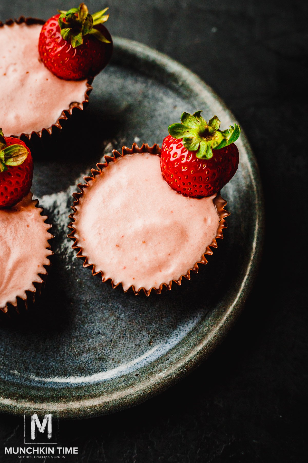 How to Make Strawberry Mousse in Chocolate Cups