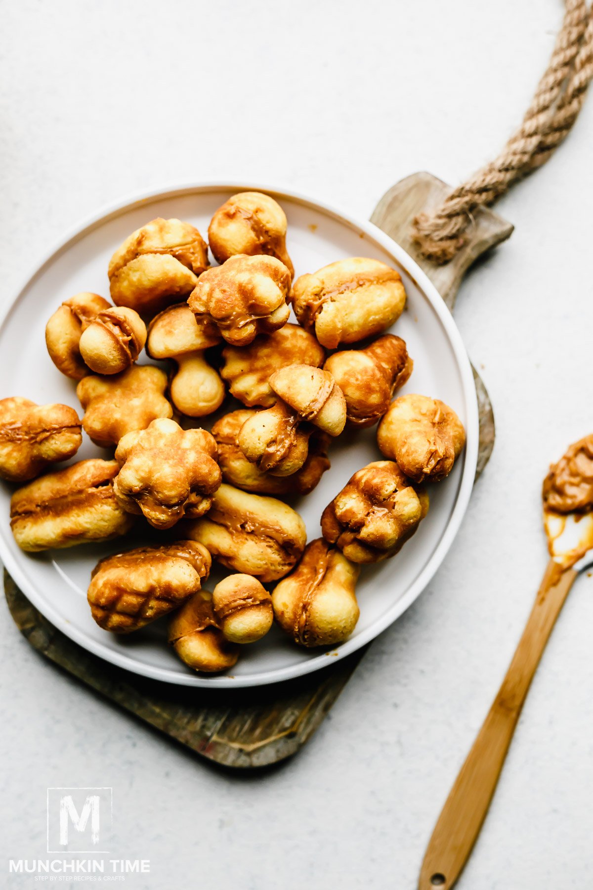 Add cream to both cookie shells and press them together to connect 2 cookie pieces into one cookie. Optional step: sprinkle powdered sugar over the top when serving. Enjoy!