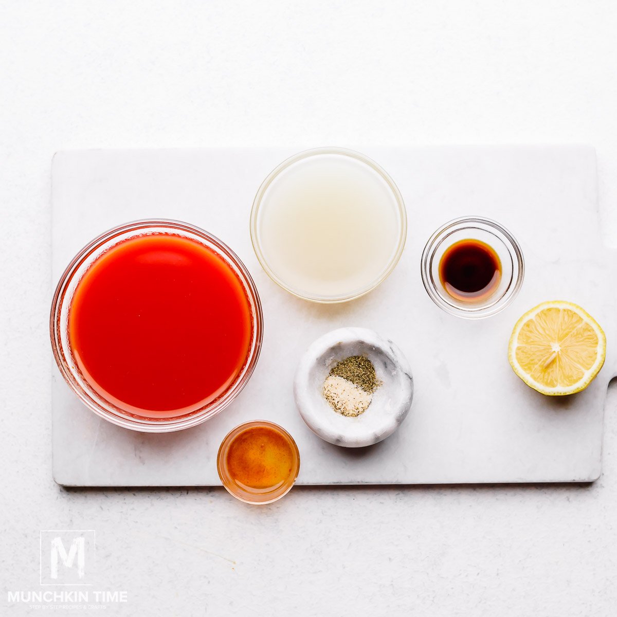 Как приготовить рецепт коктейля из креветок, например, сок Clamato с томатным соком и соком моллюсков.