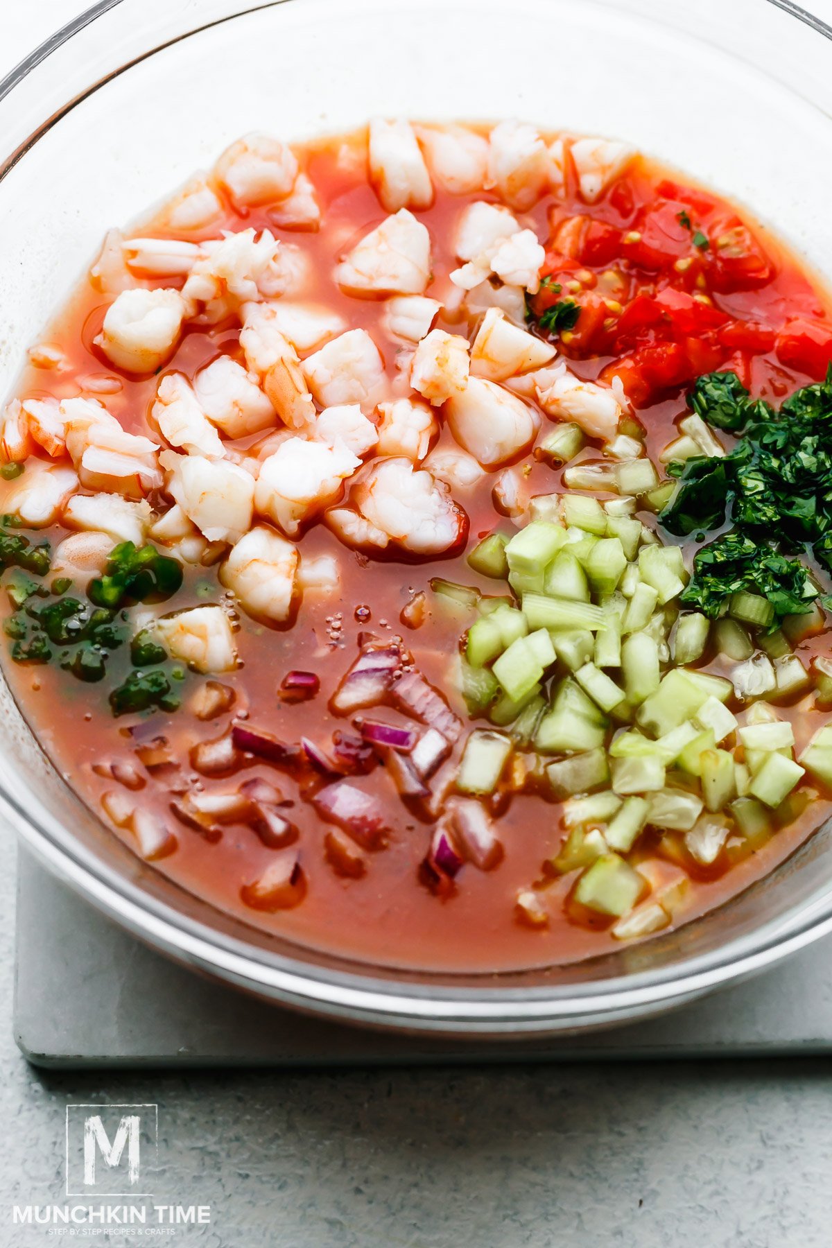 How to make shrimp cocktail, place all ingredient into a bowl and stir gently until combined. 