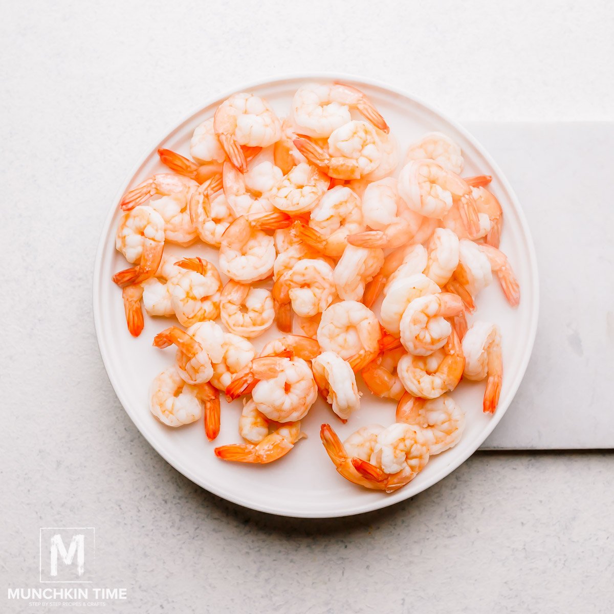 How to cook shrimp, cook shrimp in a boiling water for 1-2 minutes. 