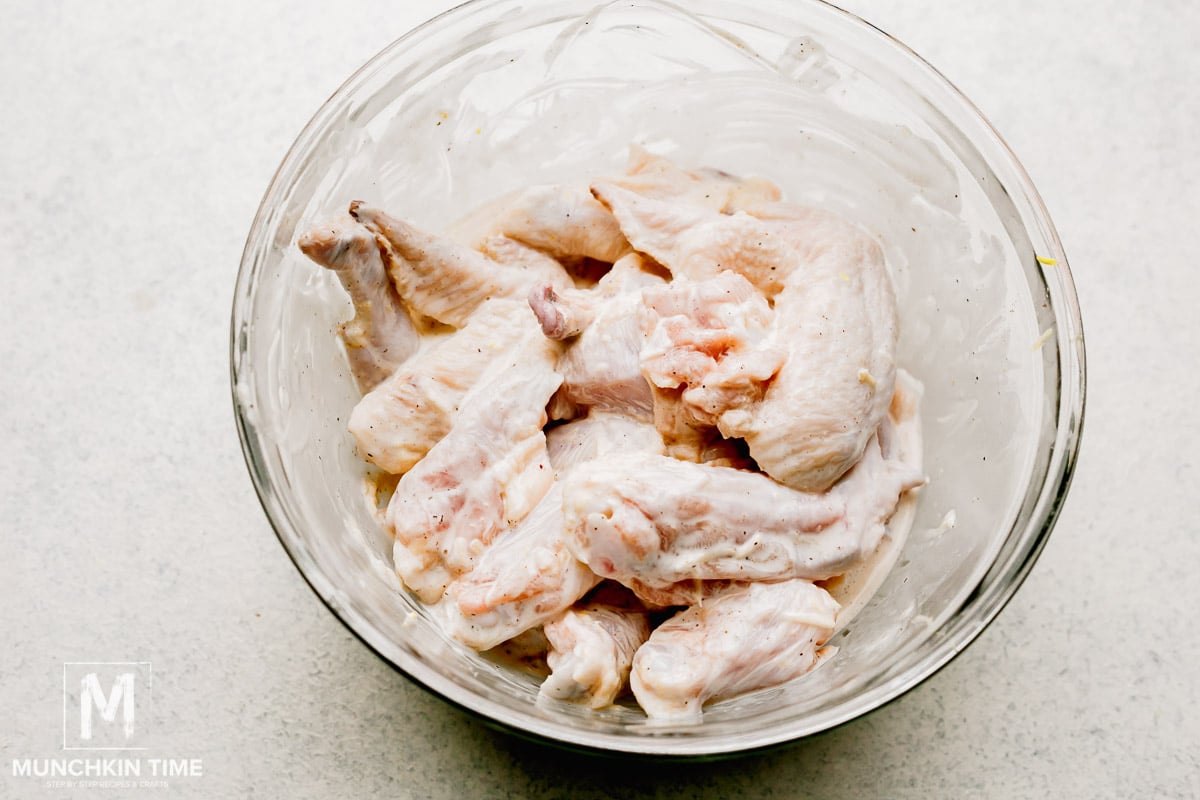 How to marinate garlic chicken.