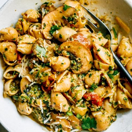 Pesto pasta recipe with mushrooms.